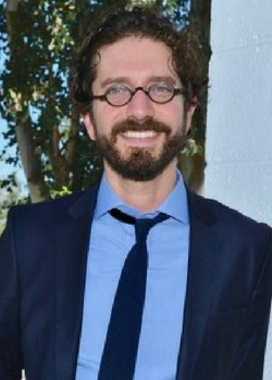 Headshot of Gabriel Botnik