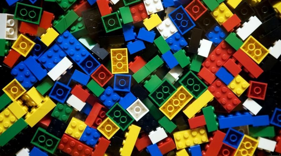 a bunch of LEGO pieces