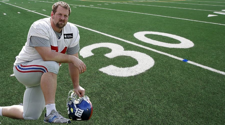 geoff schwartz on a football field