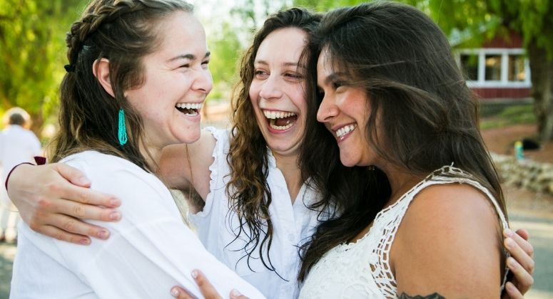 Photo of 3 BCI Women in Shabbat Whites