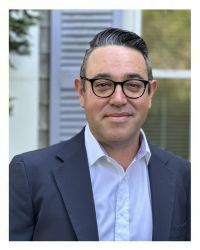 Daniel Schulman Headshot