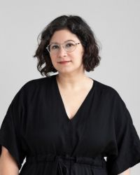 Headshot of Shari Rabin in v-neck black shirt